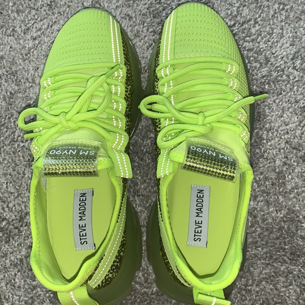 Steve Madden lime green crossbody and shoes - Picture 6 of 9